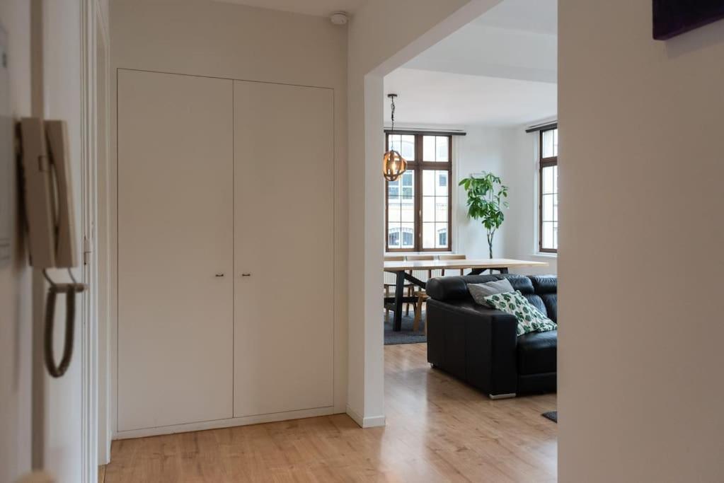 The View - Spacious 2 Bdr Appt In With View Antwerp Luaran gambar